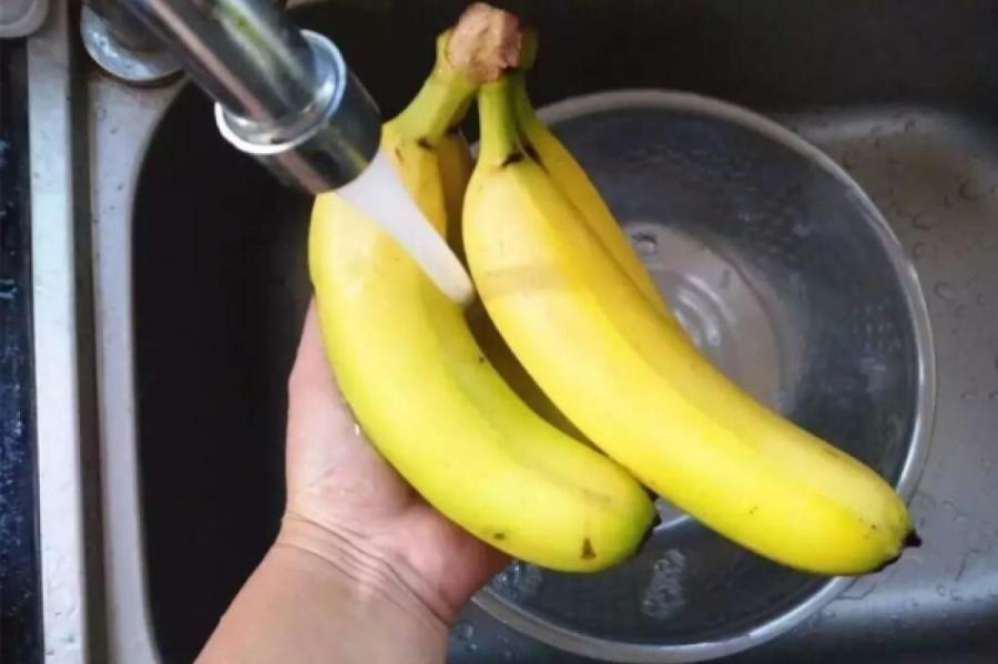 Почему нужно мыть бананы и нельзя мыть курицу: странные правила, которые работают