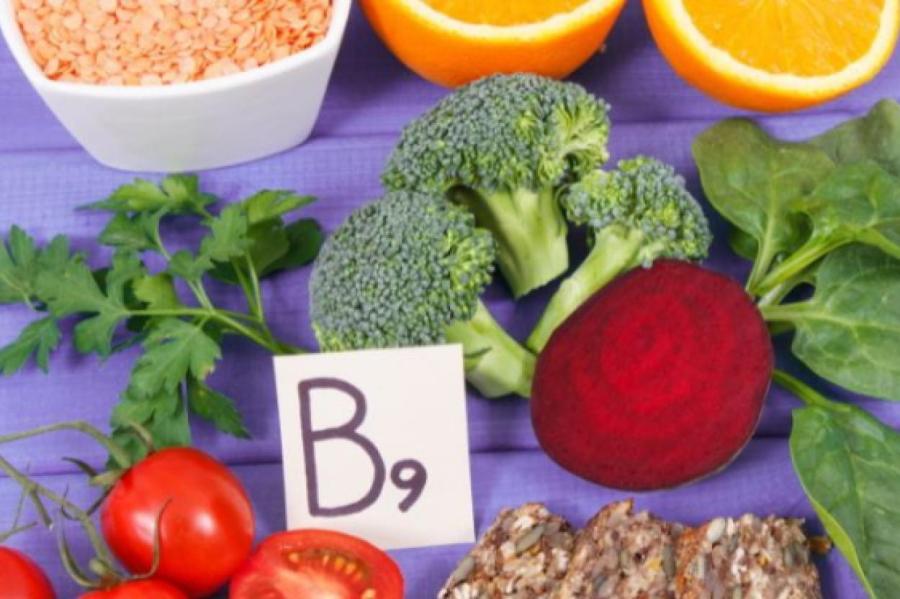 Не довести до анемии: диетолог объяснил, кому нужно принимать фолиевую кислоту