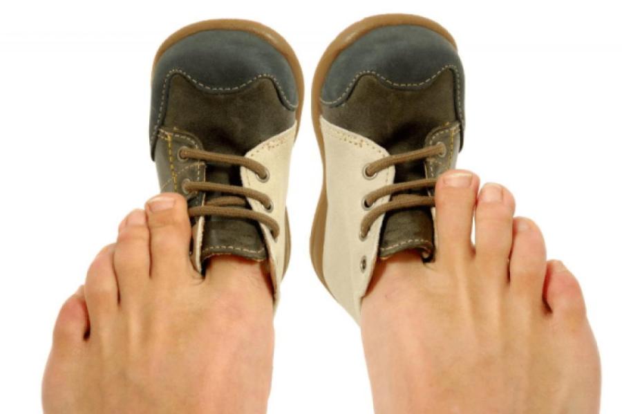 Простые лайфхаки: как быстро разносить обувь, которая давит