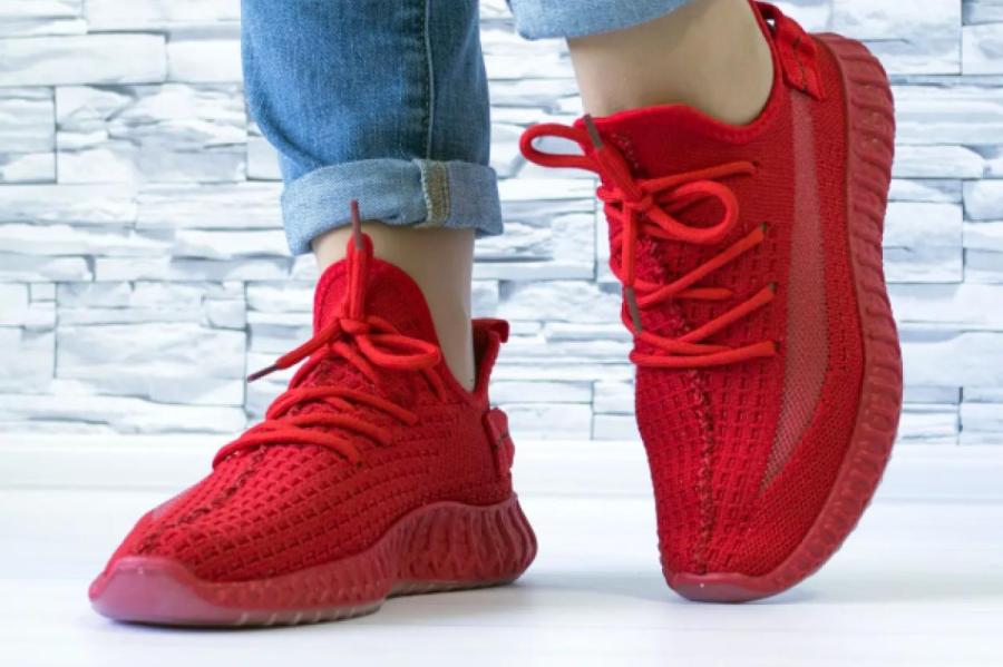 Обуваемся модно: топ-5 стильных цветов на весну 2025