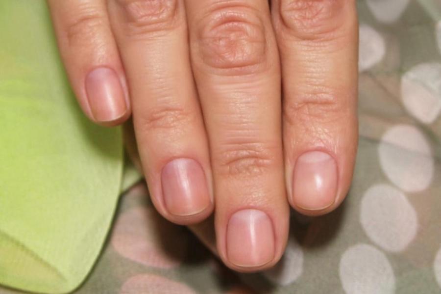 «Голые» ногти: 5 ситуаций, когда нельзя пользоваться лаком