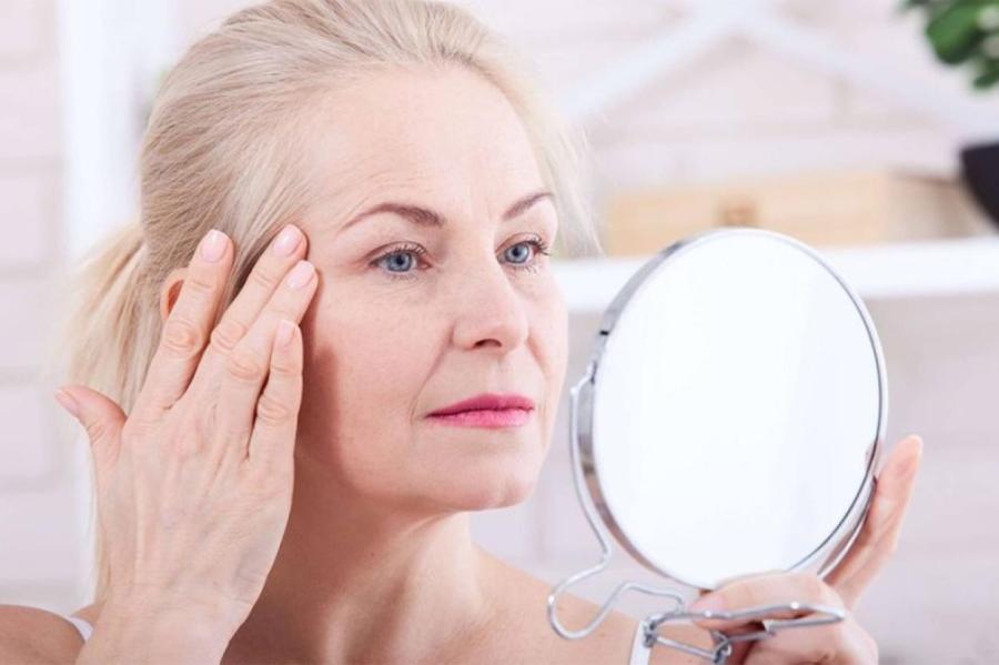 Сухость, хрупкость, морщины: как ухаживать за кожей лица в период менопаузы