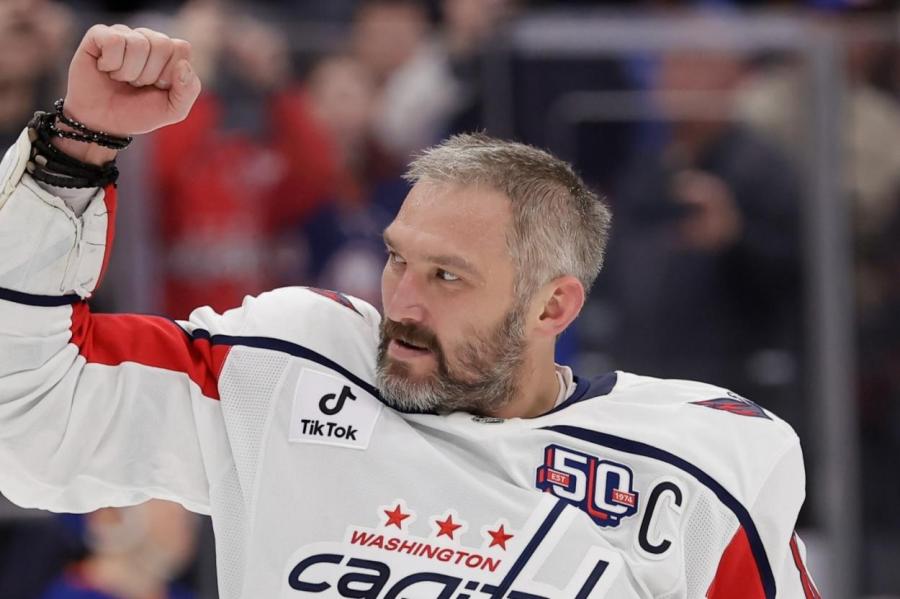 Самый титулованный хоккеист: как Александр Овечкин попал в спорт