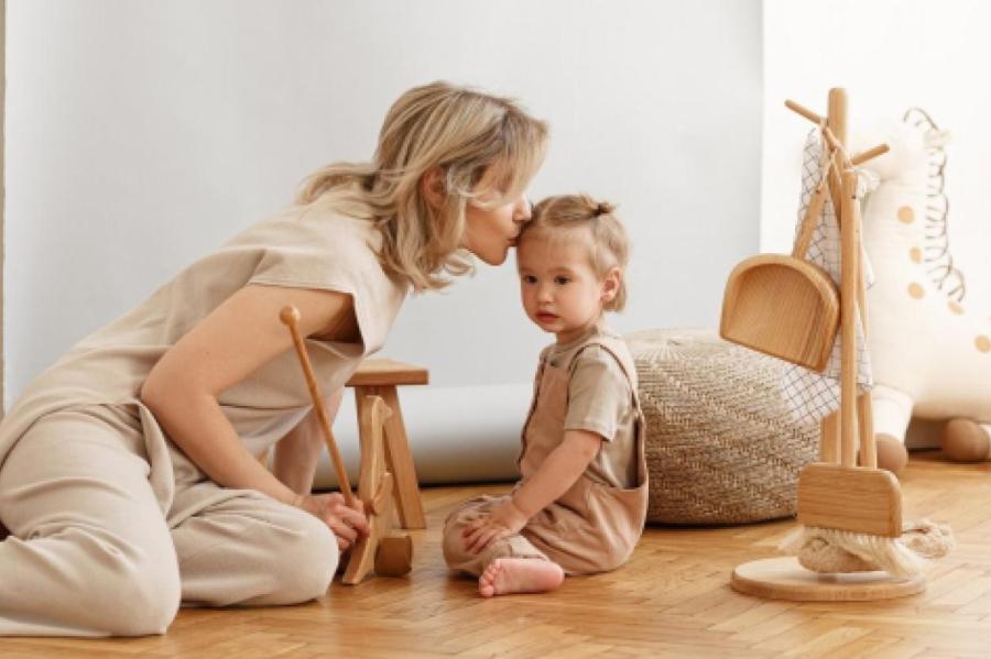 «Бежевые мамы»: кто они такие и полезно ли такое воспитание для ребенка