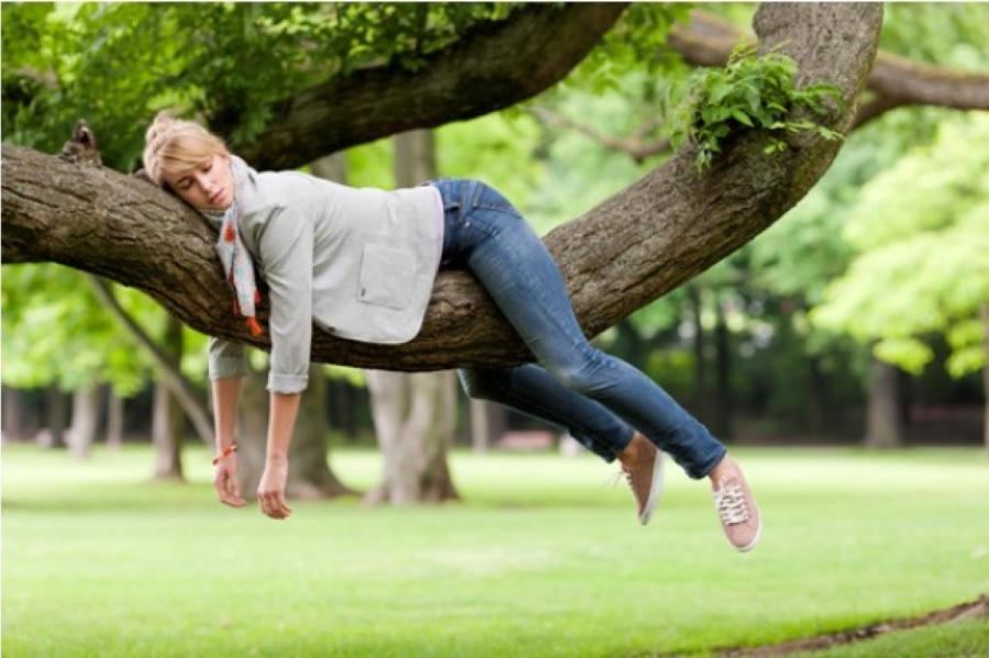 Весенняя усталость даже в солнечную погоду: откуда она берется, и как улучшить самочувствие?