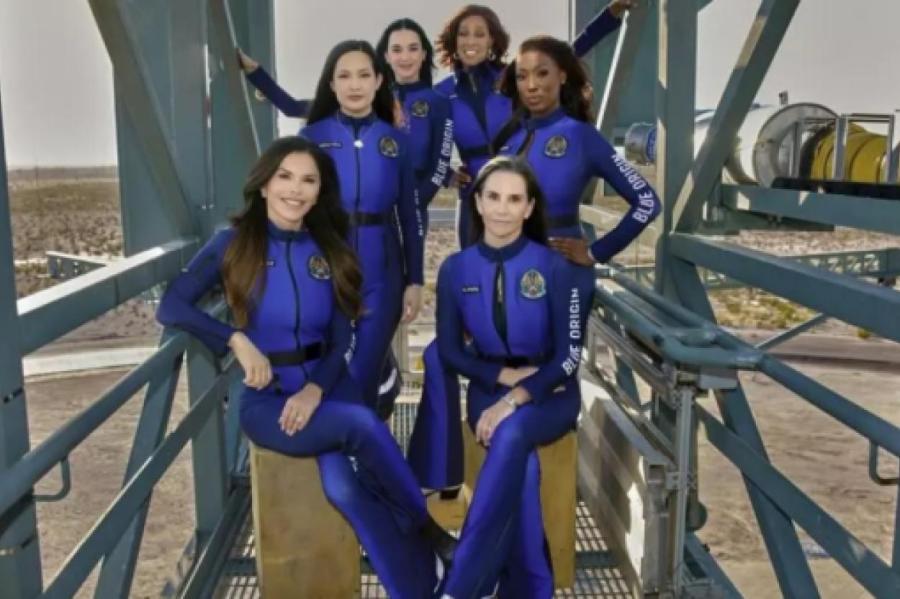 Что в 40 лет певица Кэти Перри увидела из космоса