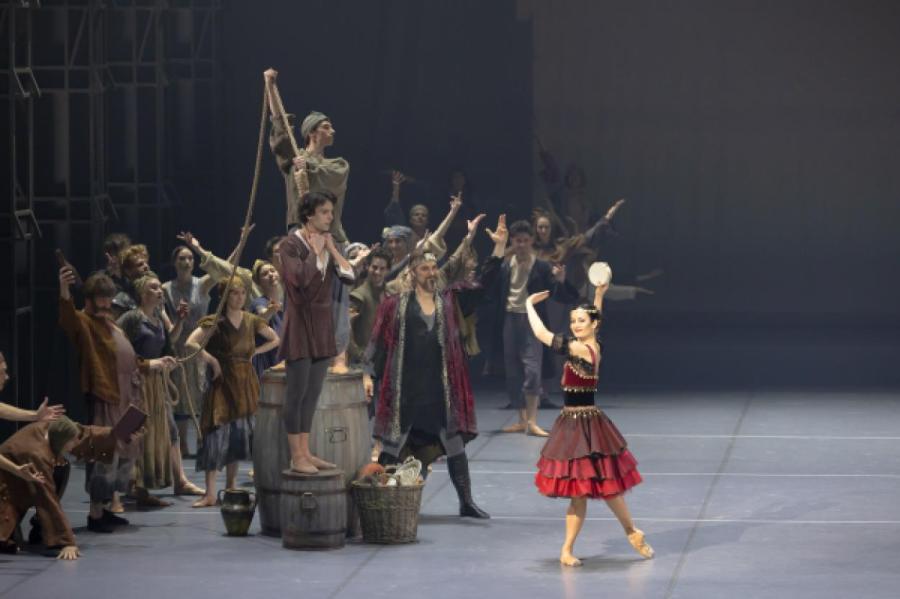 «Эсмеральда» в городе: спустя полвека в Ригу вернулась цыганская красавица