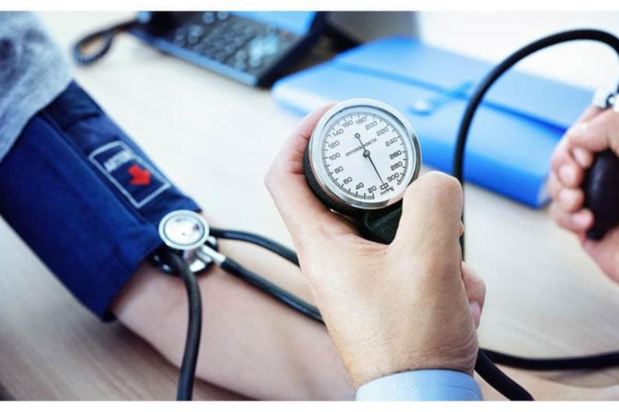 Как пережить весеннее обострение гипертонии: 3 совета от кардиолога