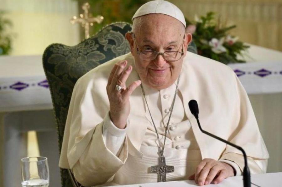 Без мобильника, но в соцсетях: неизвестные факты о Папе Римском Франциске