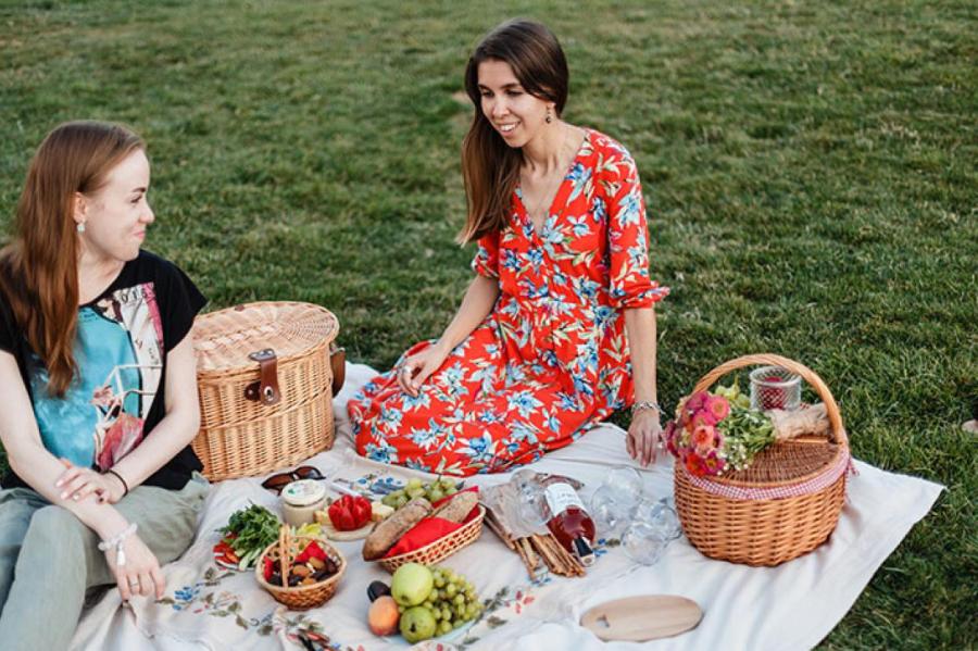 Съесть на природе: 7 удобных блюд, которые можно взять на пикник