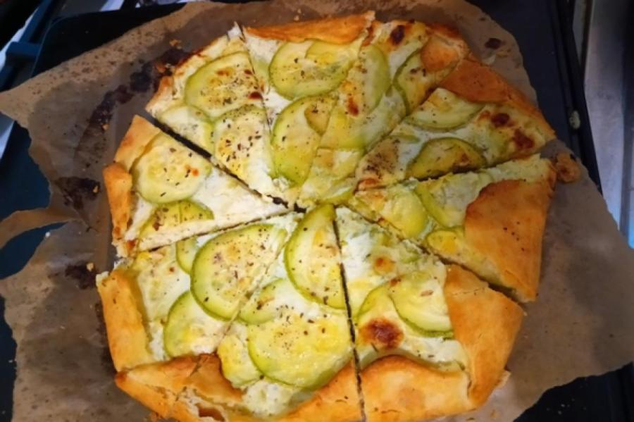 Галета на основе творожного теста с цукини