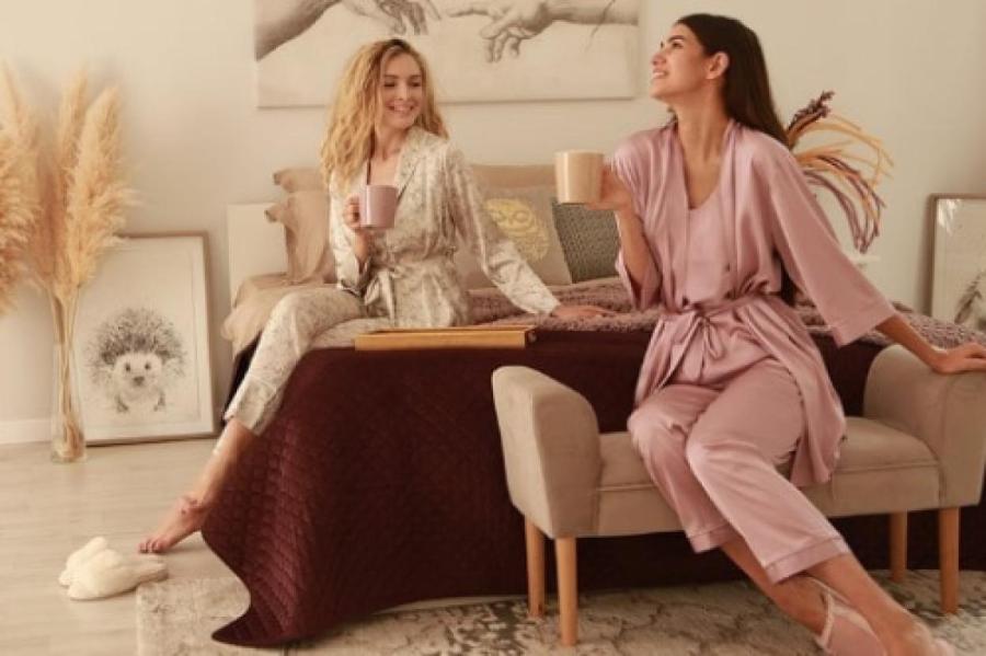 Переодеваться или нет? Врачи рассказали, несет ли одежда с улицы угрозу здоровью