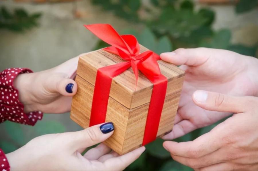 Подарочный этикет: 4 неудобных вопроса о стоимости презента