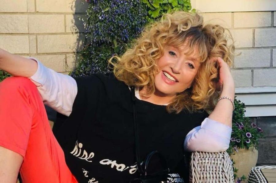 Пугачевский бунт: сильная женщина плачет у окна