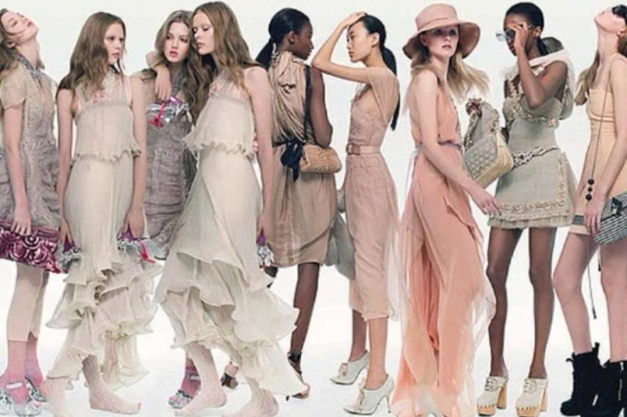 Пудровые оттенки, бохо-шик и морская тема: что носить летом 2025 и выглядеть стильно