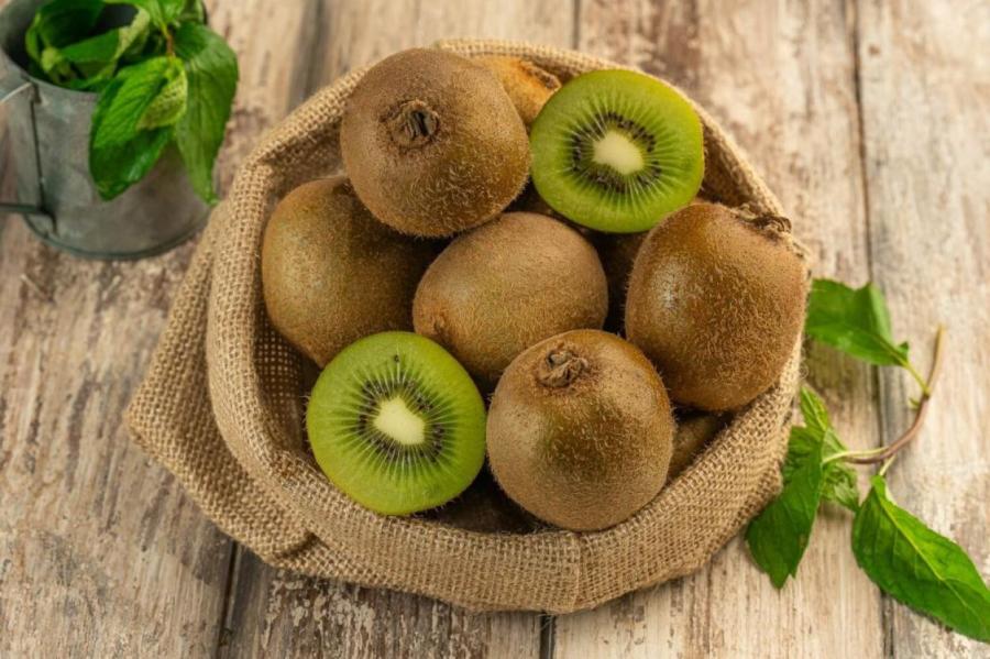 Почему киви надо есть с кожурой: мнение нутрициологов