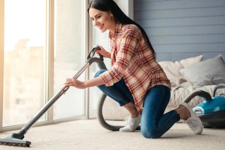 6 ошибок во время уборки пылесосом, которые делают ваш дом грязнее