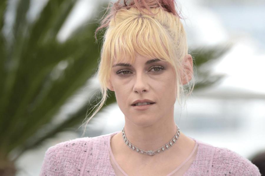 Звезда "Сумерек" Кристен Стюарт на Каннском фестивале оделась в стиле "бунтарский шик"