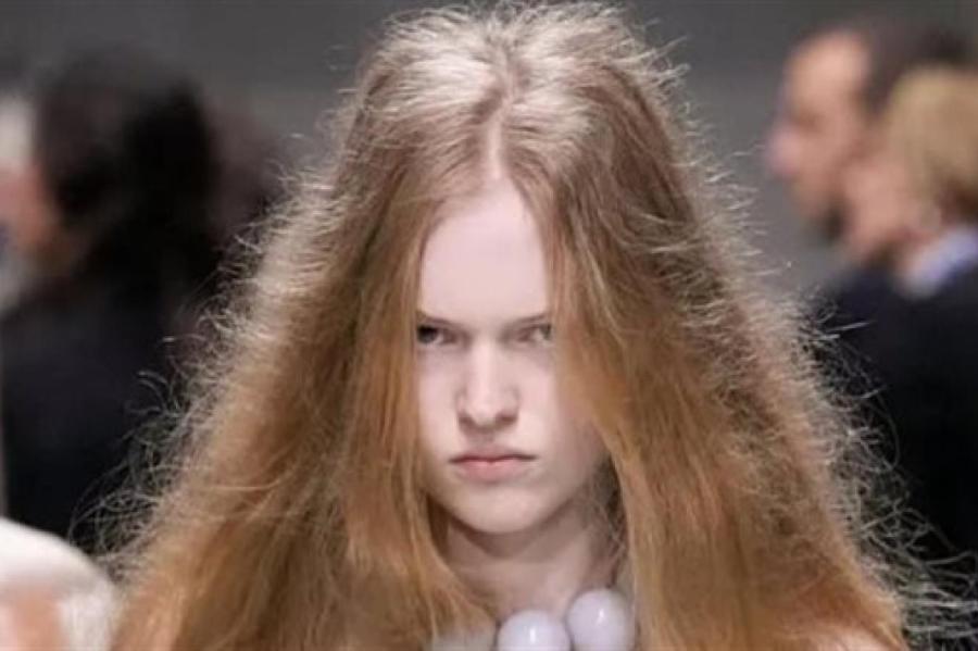 Почему «депрессивная укладка» стала новым бьюти-трендом