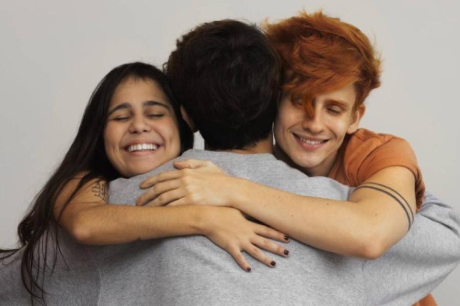 Учёные выявили связь между отсутствием тактильного контакта и болезнями сердца