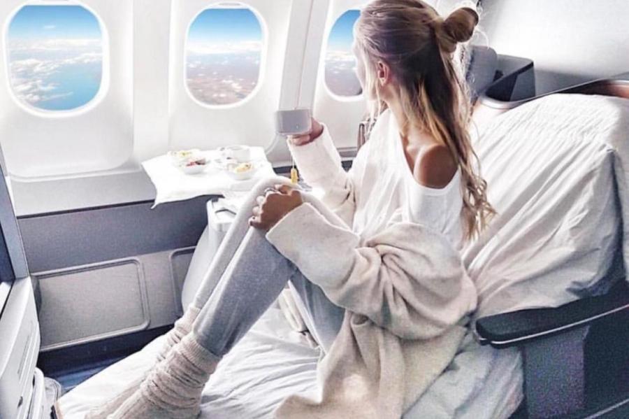 От наушников до дезодоранта: названо 14 вещей, которые надо всегда брать с собой в самолет