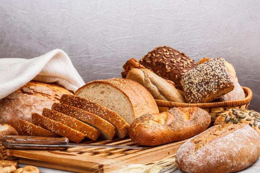 Вторая жизнь чёрствого хлеба: этот трюк за 10 минут сделает его хрустящим и свежим