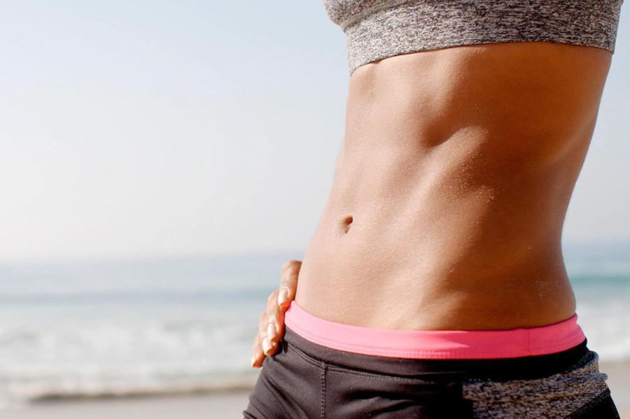 Получаем плоский живот без спорта: 5 неожиданных советов от фитнес-тренера