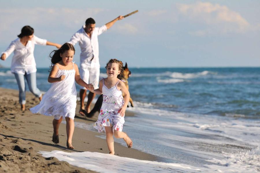 Как не заболеть на море: 8 правил для детей и родителей
