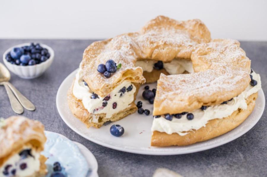 Карпатка с черникой: десерт, похожий на эклер