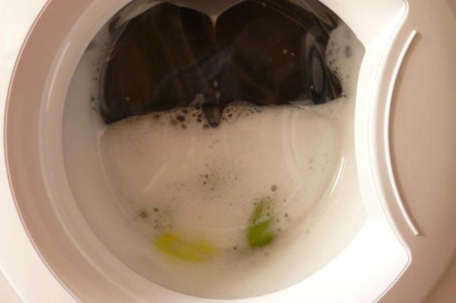 Избыток пены в стиралке: причины и способы устранения