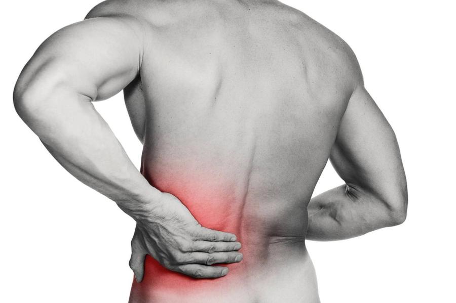 Скрутило: чем может обернуться боль в спине и когда надо срочно бежать к врачу