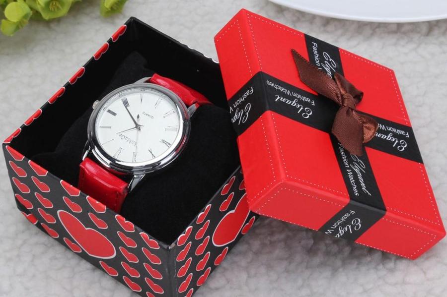 Почему нельзя дарить часы: суеверия и интересные факты