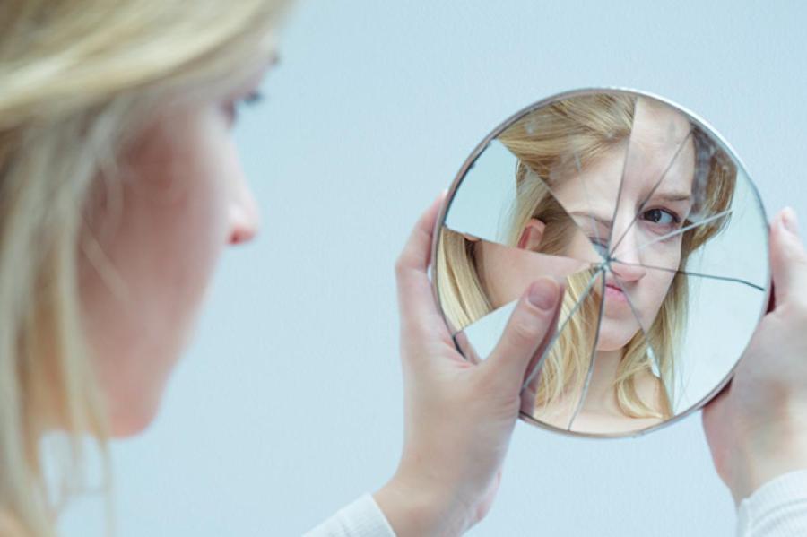 Тело не обманешь: 3 признака, что низкая самооценка убивает ваше здоровье