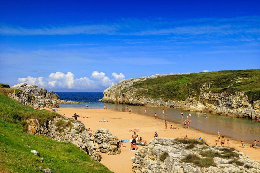 Названо недооцененное место отдыха в Испании с потрясающими пляжами