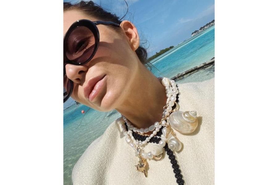 Для дерзких и ярких: главные тренды летней бижутерии и как ее носить