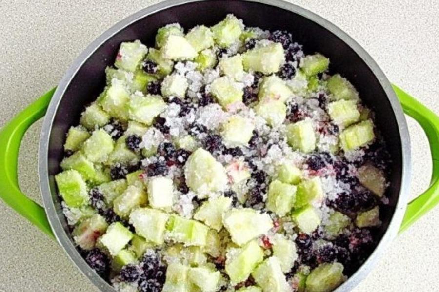 Необычный джем из кабачков и смородины: стоит попробовать!