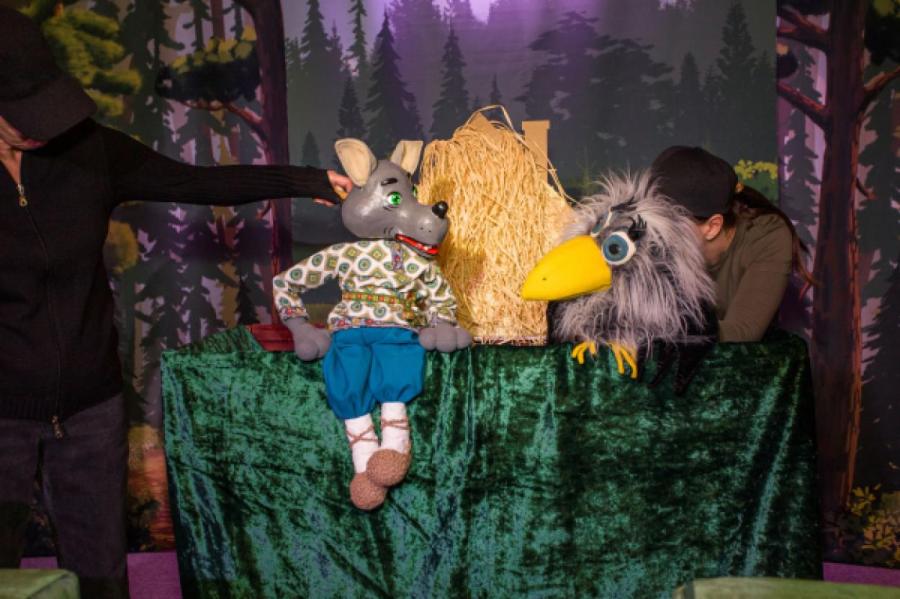 Театр кукол «В гостях у сказки» приглашает маленьких зрителей на свои спектакли