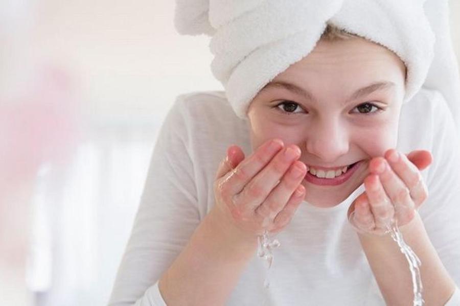 Из ребенка в юную леди: важные бьюти-средства для дочери-подростка