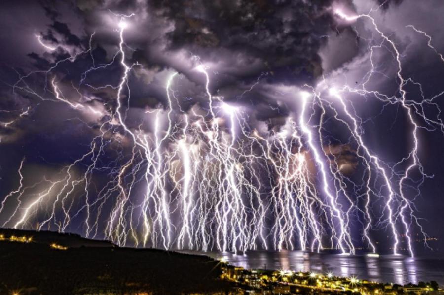 Не рискуйте жизнью! Почему нельзя мыть посуду и принимать душ во время грозы