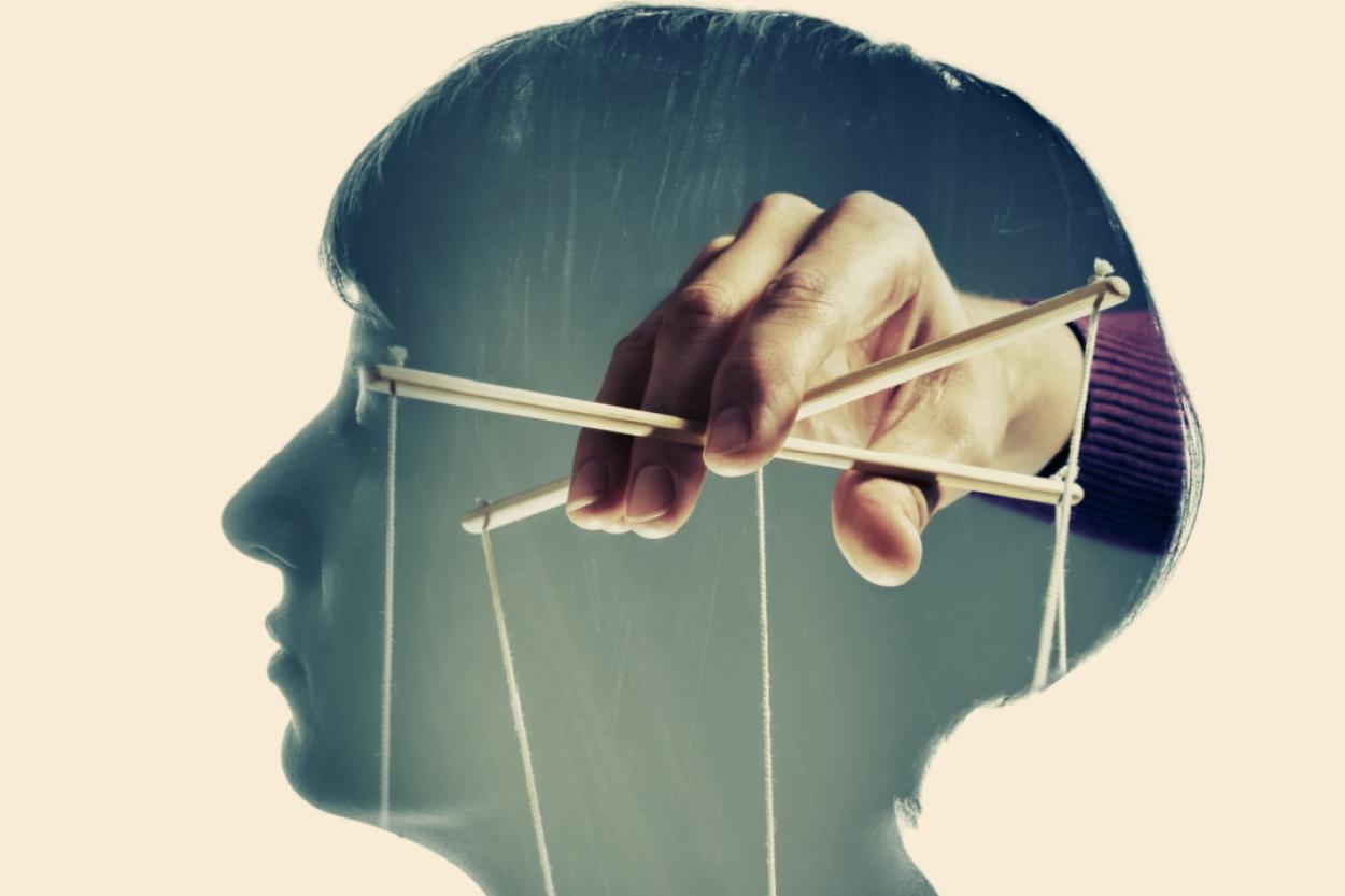 «Ну что тебе стоит сделать это?»: 5 видов манипуляций и как им противостоять