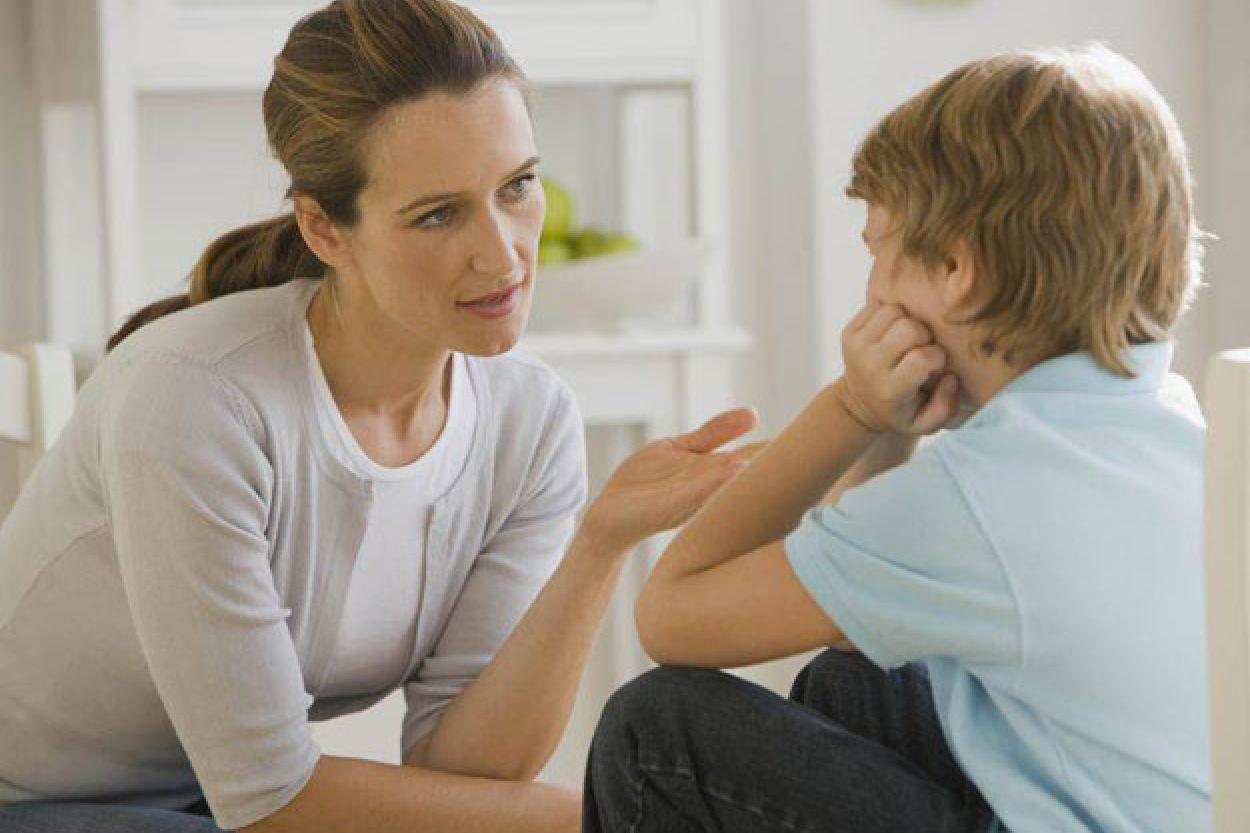 Без паники, «аистов» и «капусты»: как начать с ребенком разговор о сексе