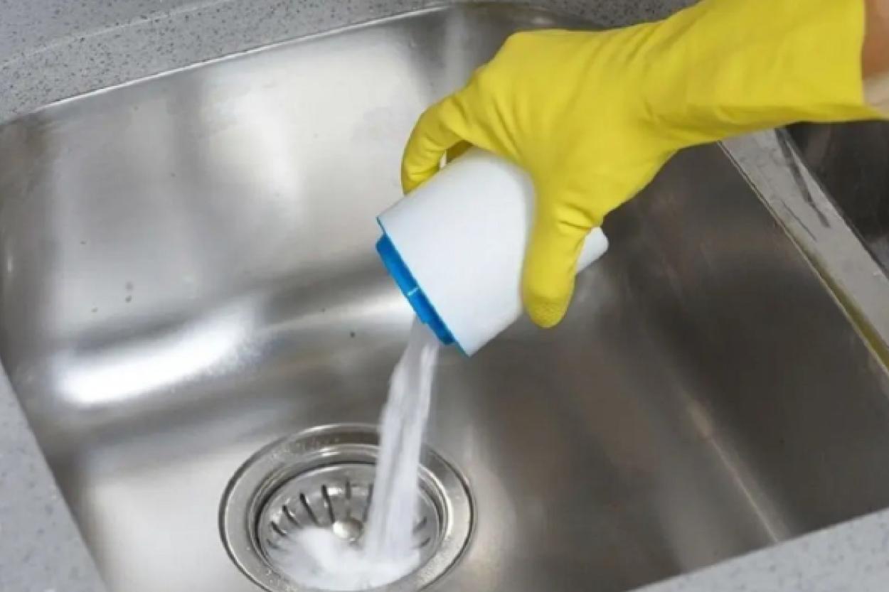 Простые способы очистки сливов и борьбы с неприятным запахом