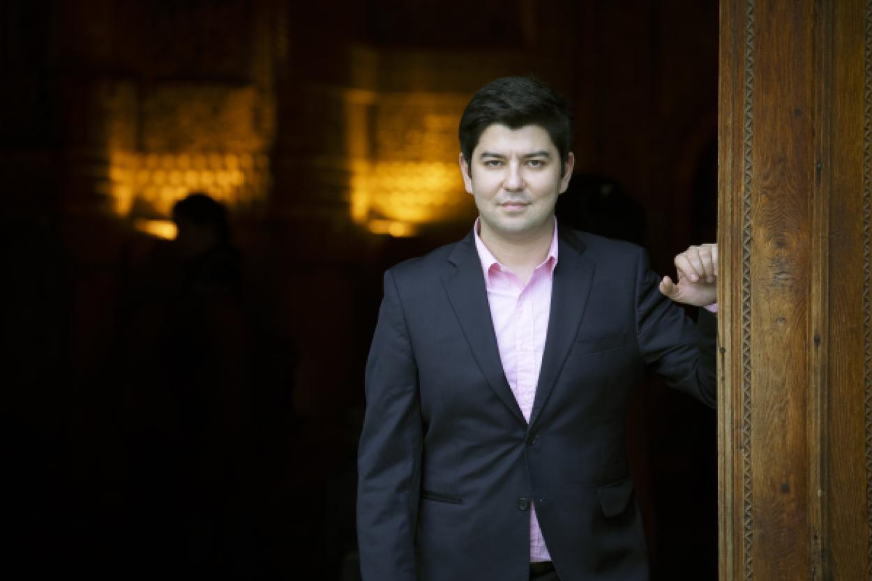 В Риге выступит Безход Абдураимов, которого называют «демоническим пианистом»