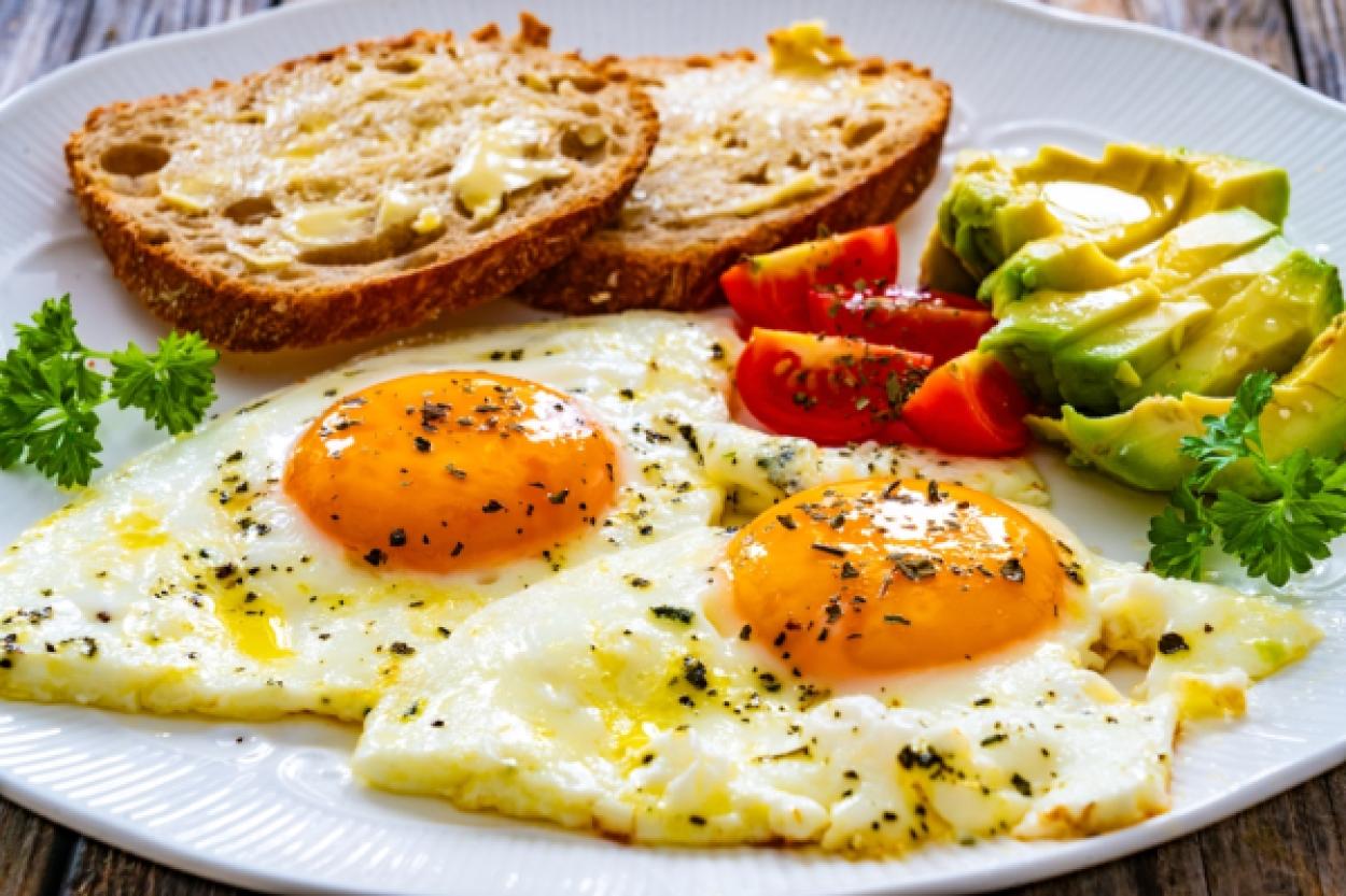 6 способов сделать яичницу особенно нежной