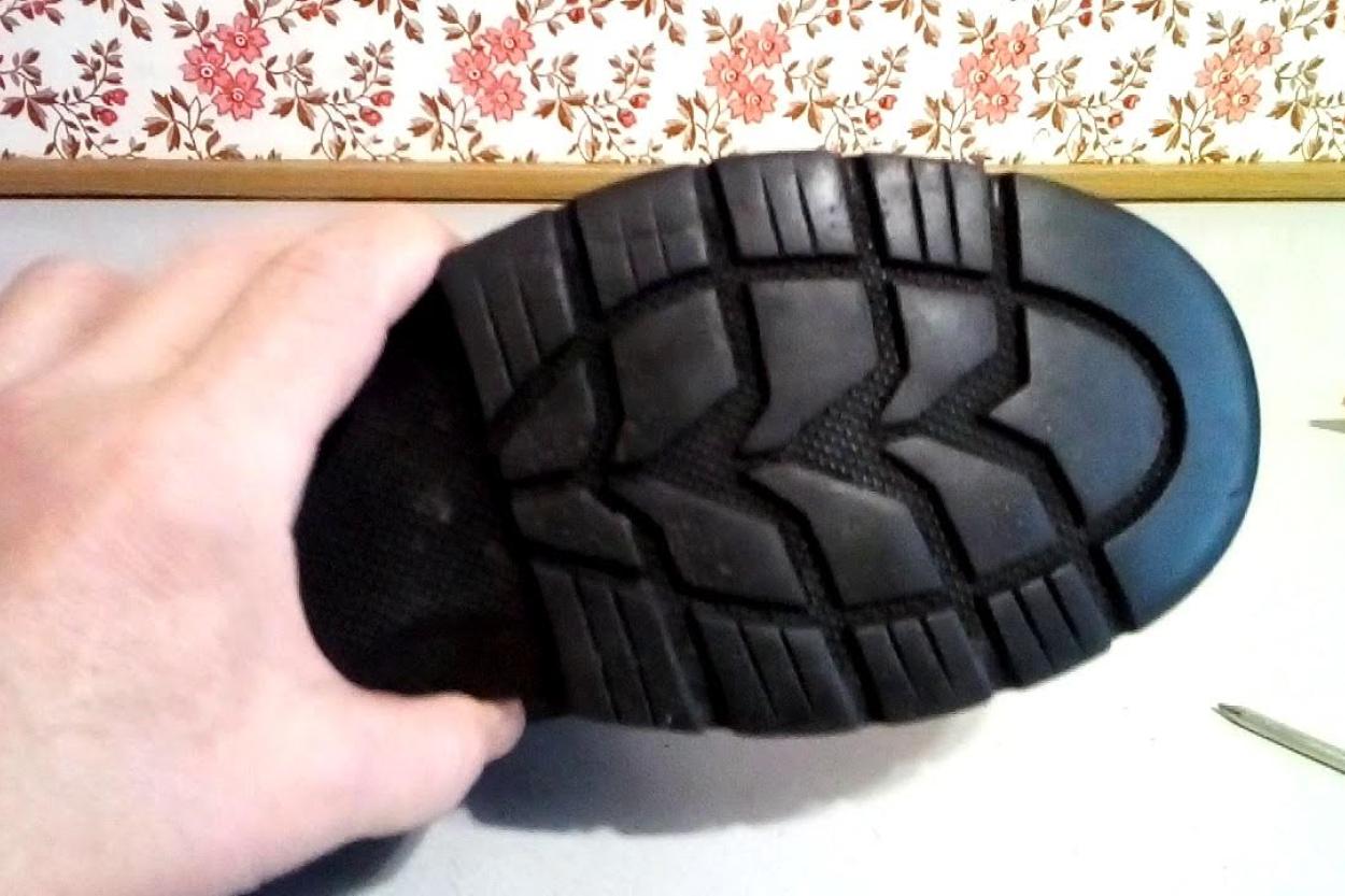 Если треснула подошва обуви: лайфхак от сапожника, как ее спасти