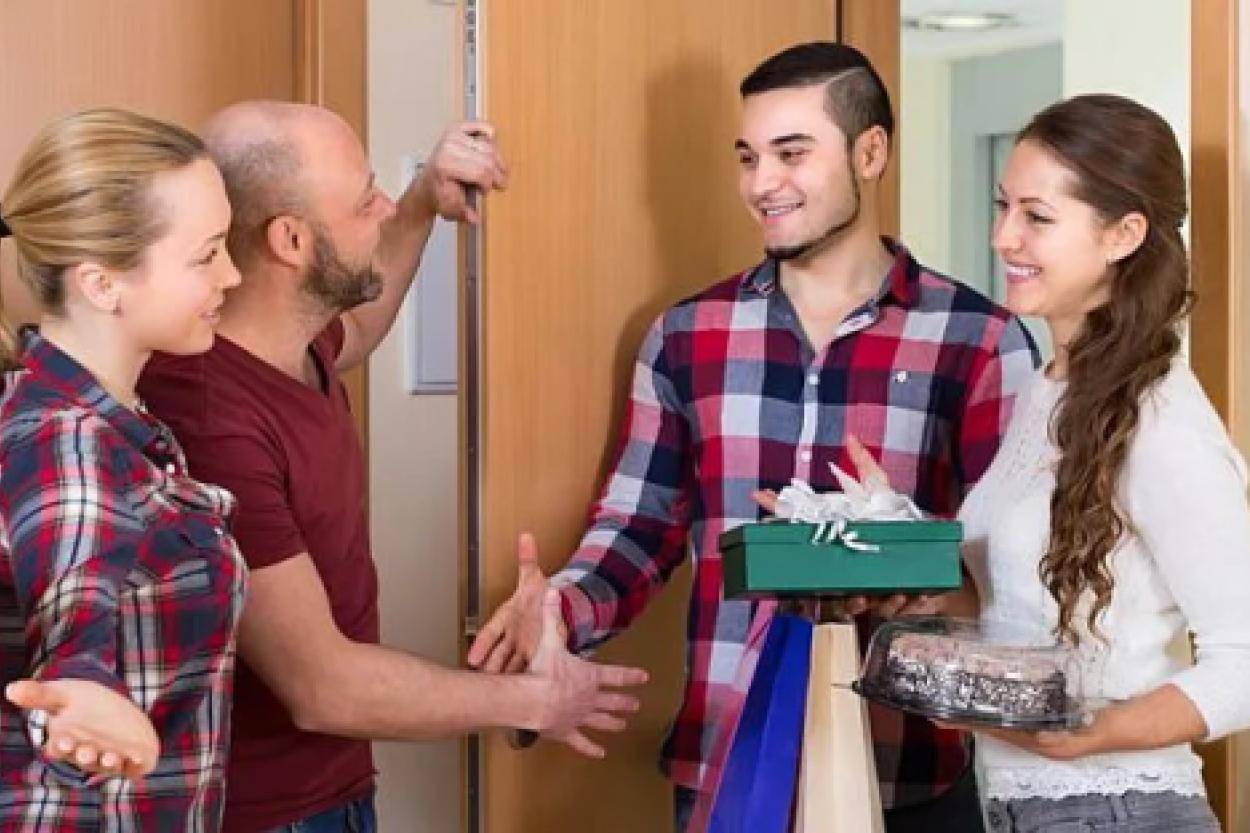 Что раздражает гостей: 12 бытовых ошибок, которые совершают даже хорошие хозяева