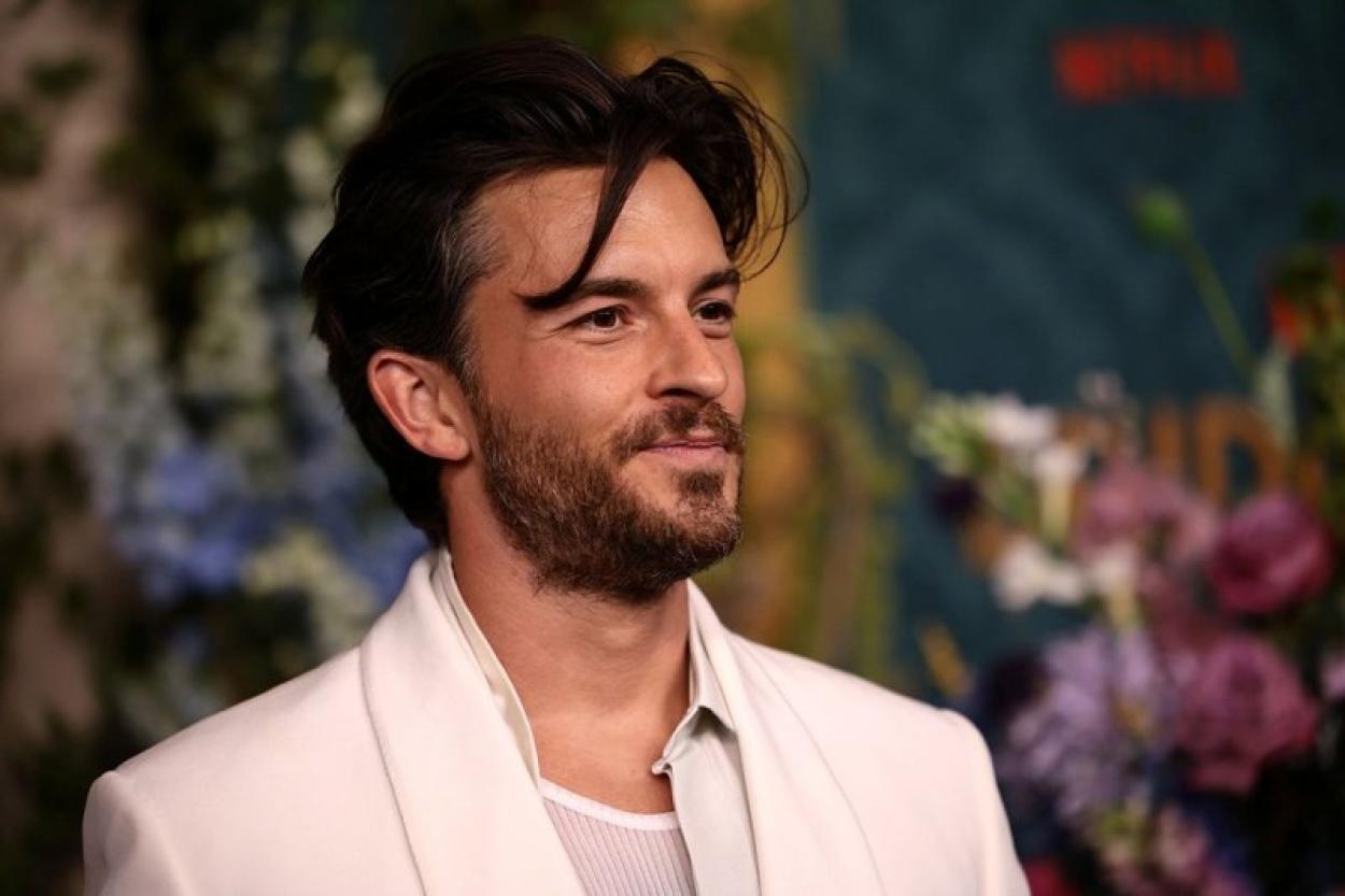 Звезда «Бриджертонов» Джонатан Бейли признан самым сексуальным мужчиной мира