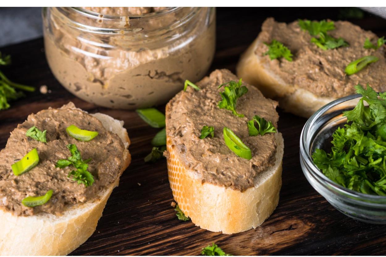 Вкусно и полезно: готовим нежнейший паштет из куриной печени без жарки