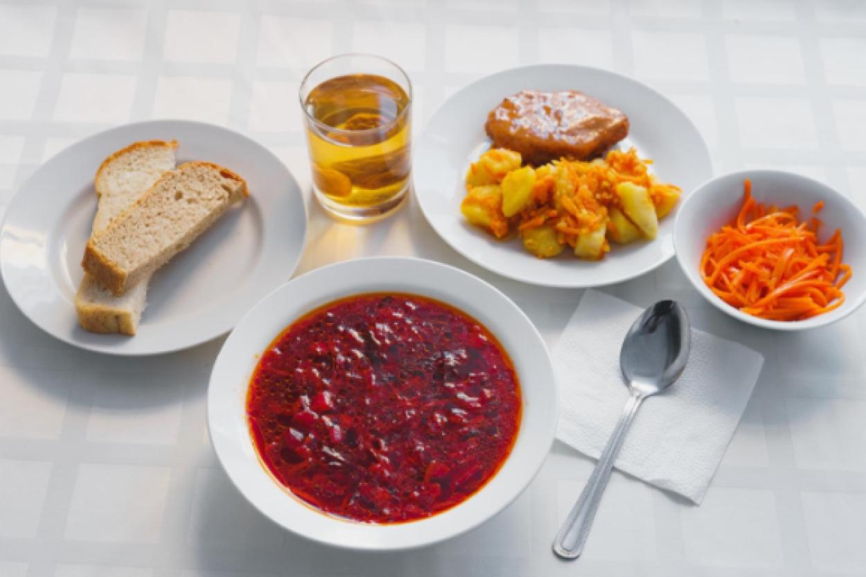 Миф о «первом, втором и компоте» развенчан диетологом: необходимость в этом была опровергнута