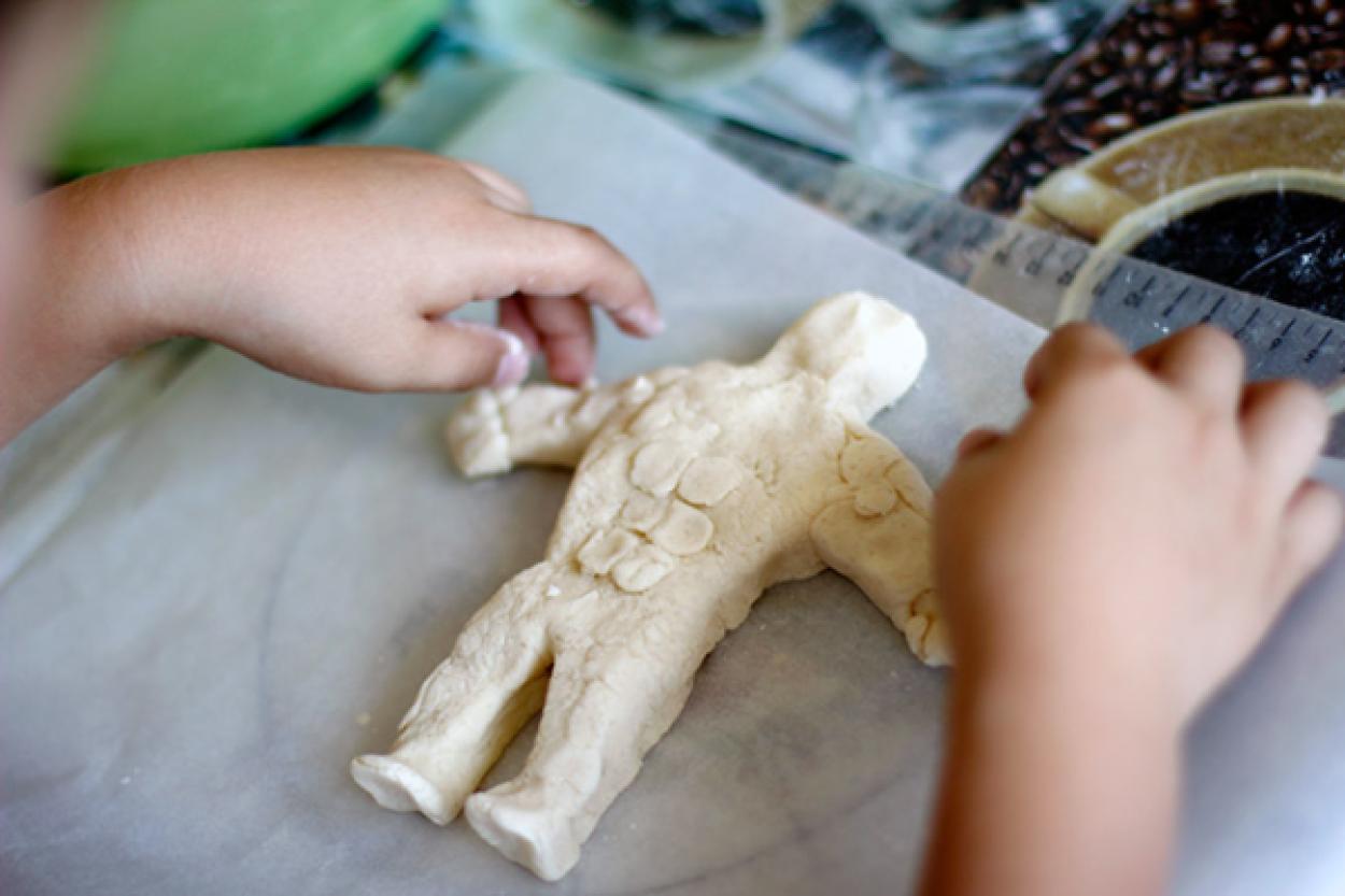 Экологичная развивашка для ребенка: как приготовить соленое тесто для лепки
